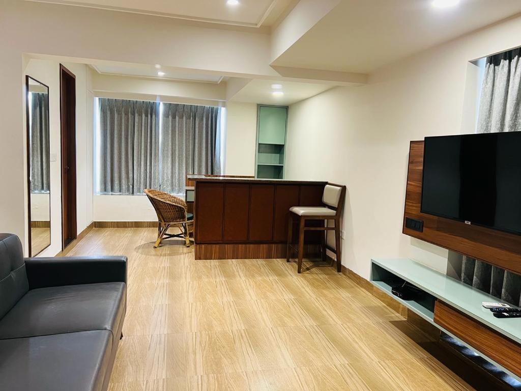 The Lemon Grass Hotel Gandhinagar Esterno foto