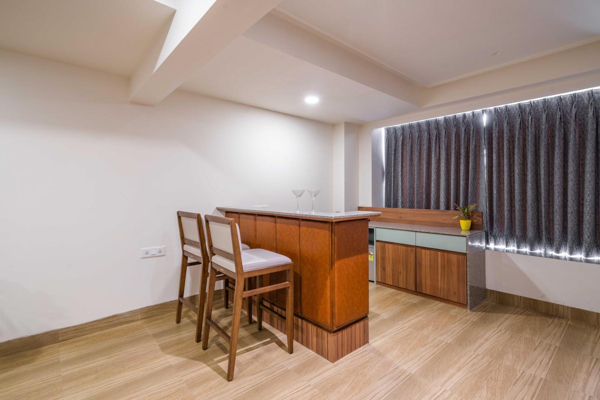 The Lemon Grass Hotel Gandhinagar Esterno foto
