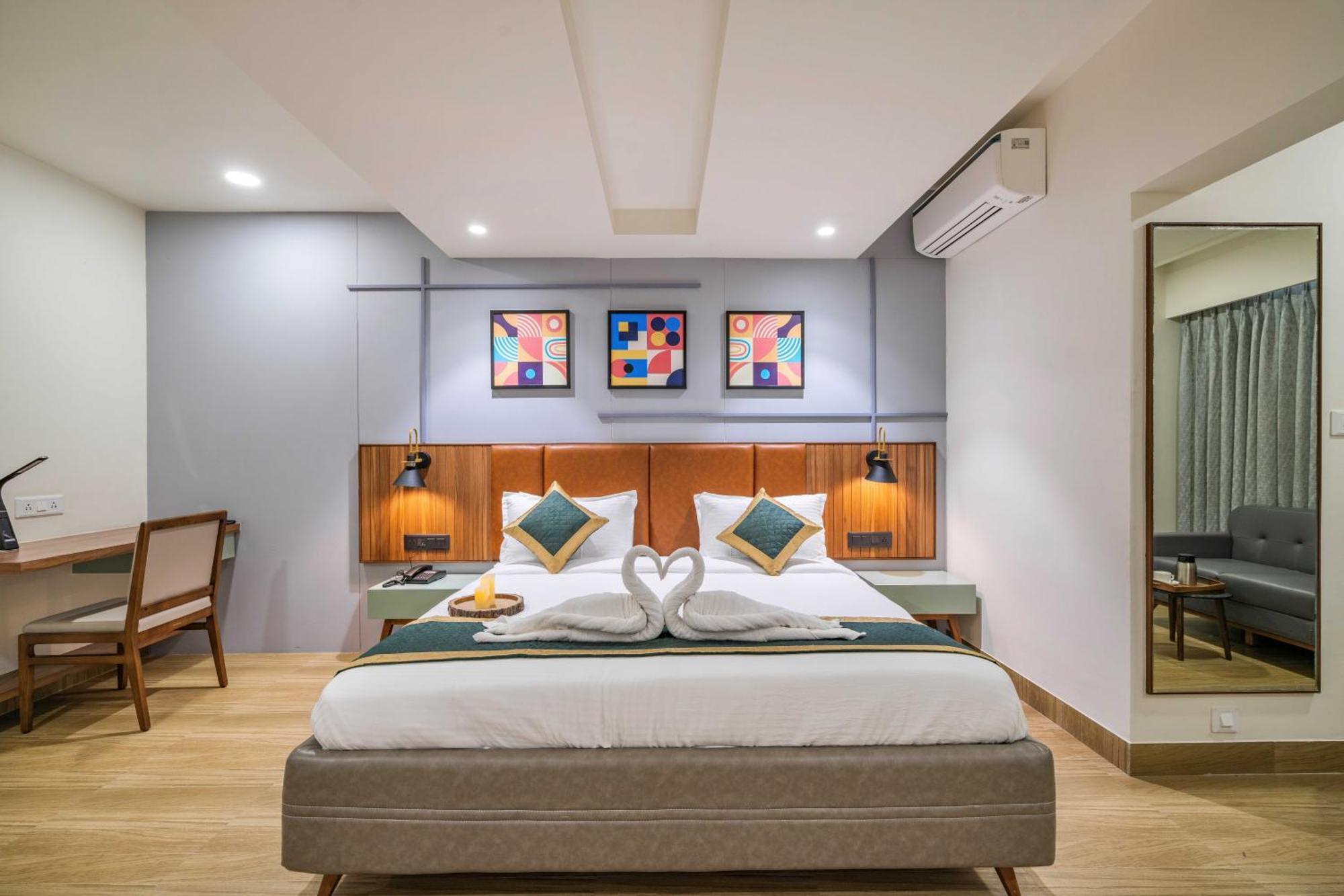 The Lemon Grass Hotel Gandhinagar Esterno foto