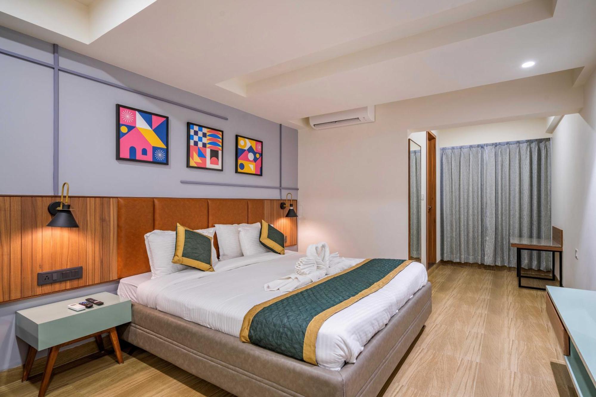 The Lemon Grass Hotel Gandhinagar Esterno foto