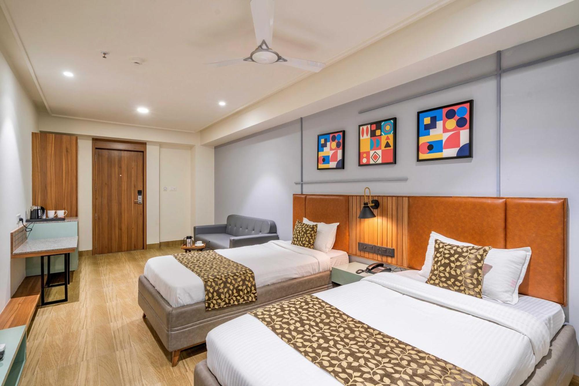 The Lemon Grass Hotel Gandhinagar Esterno foto