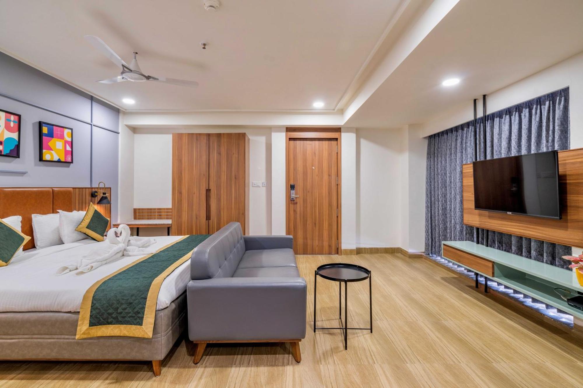 The Lemon Grass Hotel Gandhinagar Esterno foto