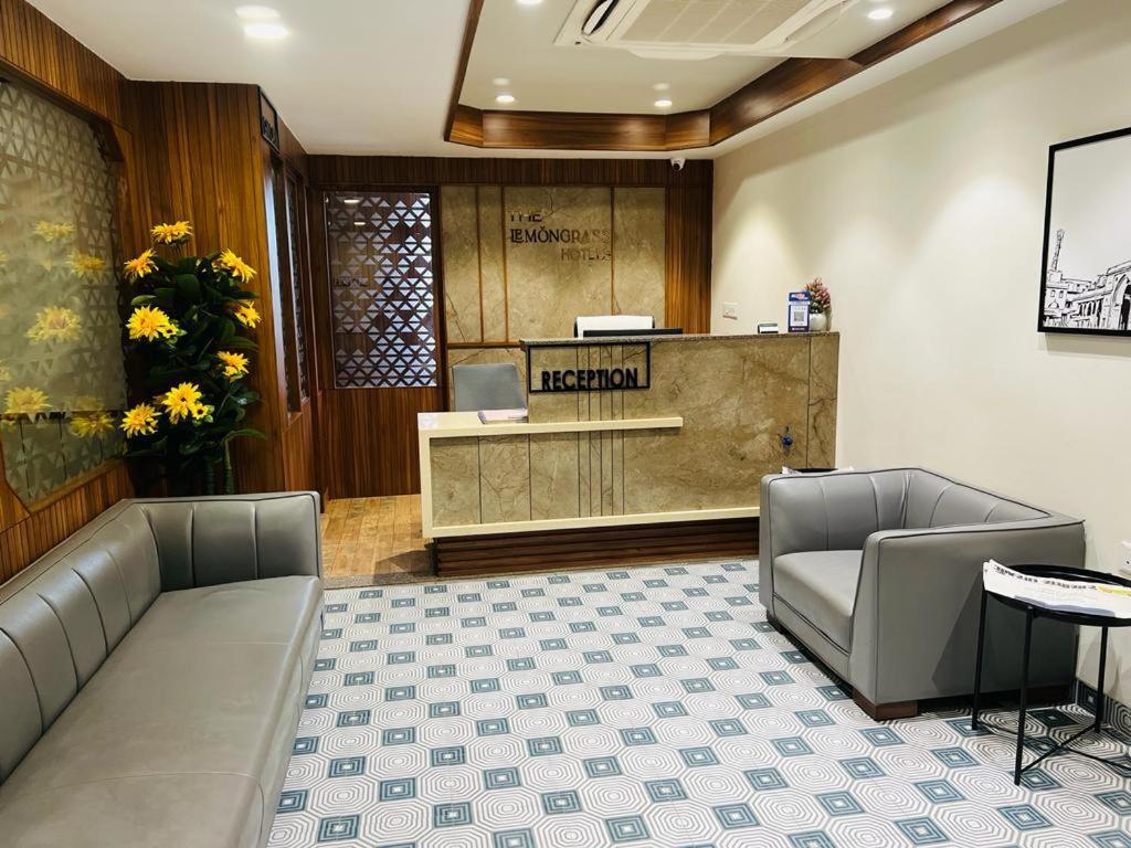 The Lemon Grass Hotel Gandhinagar Esterno foto