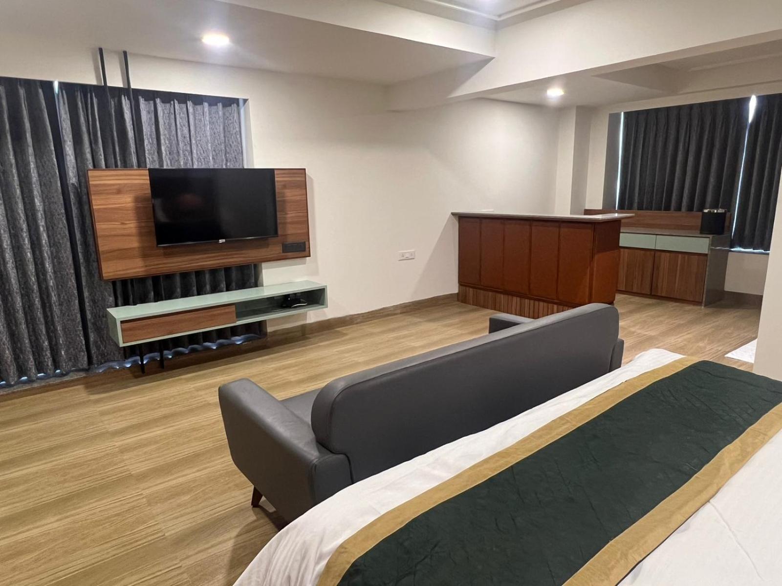 The Lemon Grass Hotel Gandhinagar Esterno foto