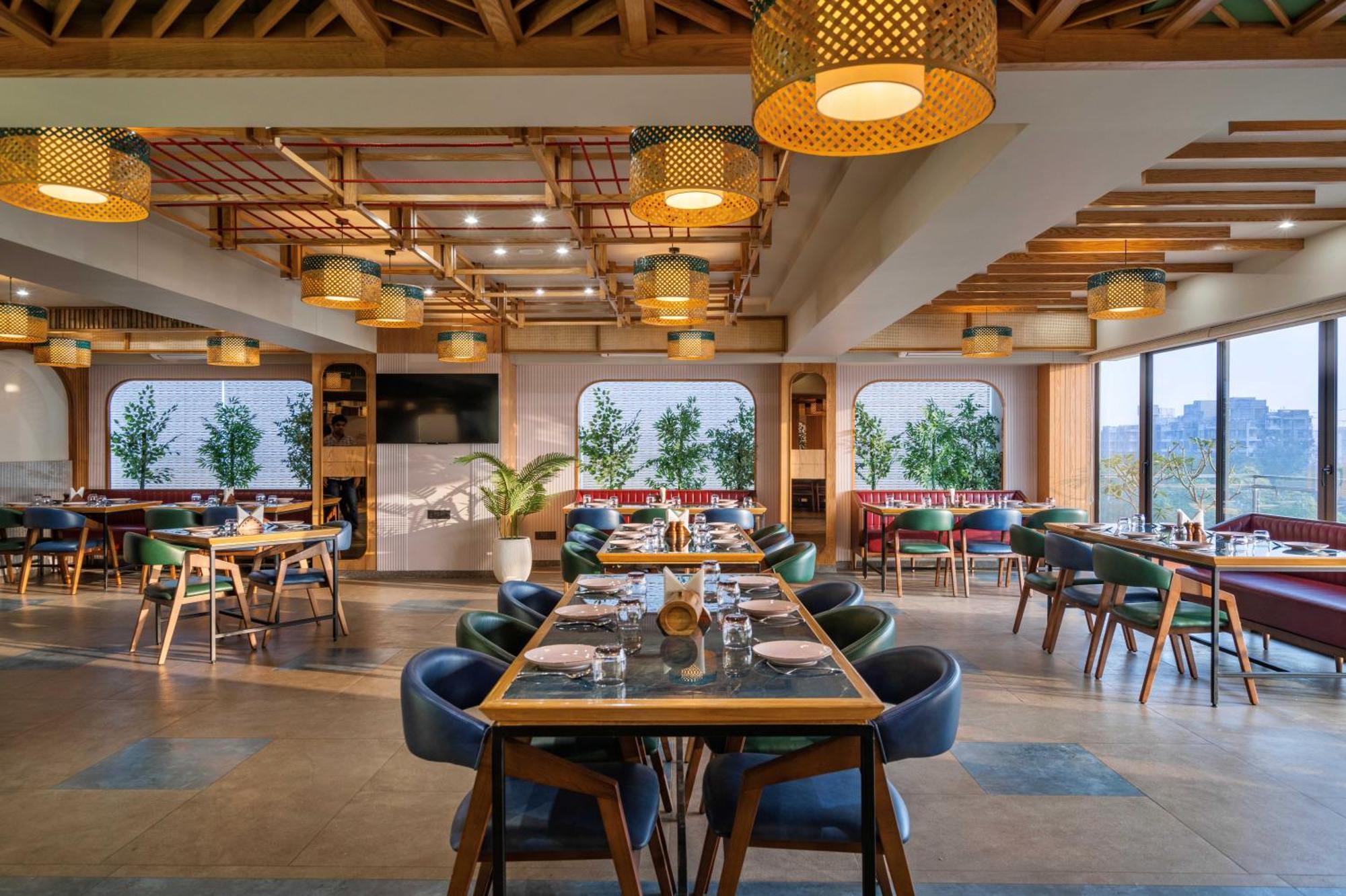 The Lemon Grass Hotel Gandhinagar Esterno foto